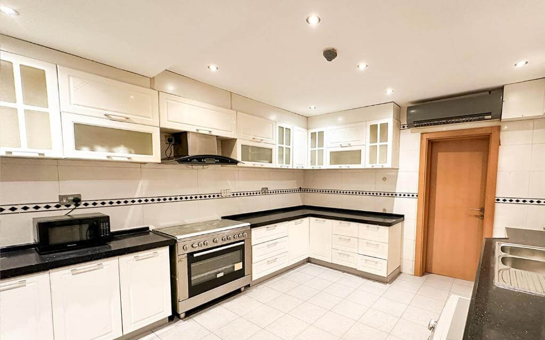 Apartment Interior (35)